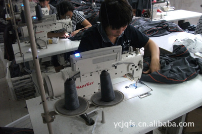 鄆城金秋服飾 全國(guó)服飾加工專家，專業(yè)定制工作服與校服